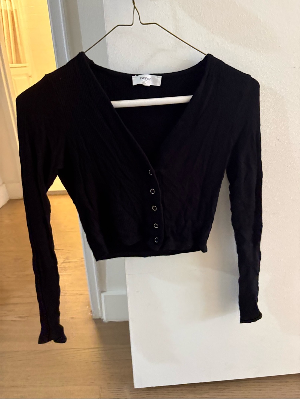 Ribbed V-Neck Snap-Front Long Sleeve Crop Top - Black